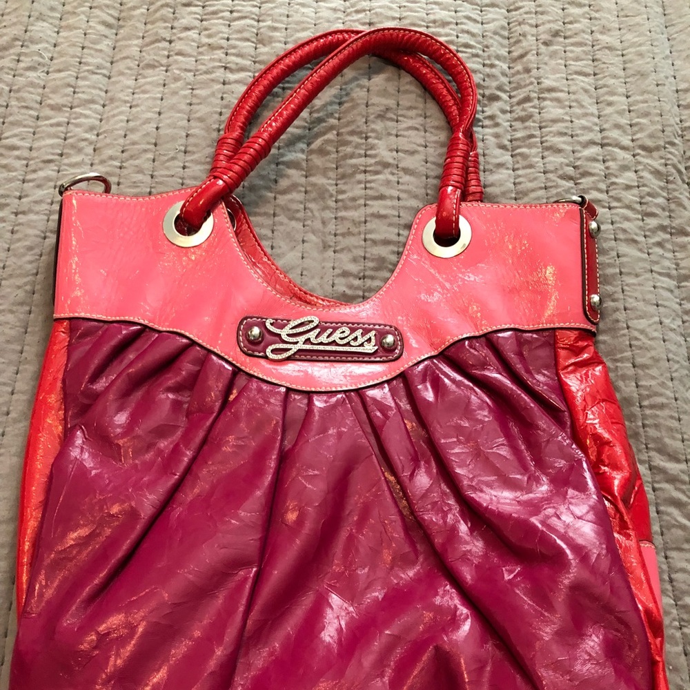 Guess tote